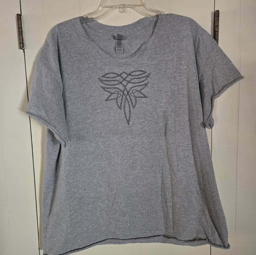 Gildan T Shirt - Picture 1 of 3